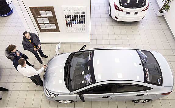 Автоэксперт рассказал, когда в России могут подешеветь машины