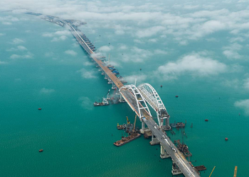 Движение по Крымскому мосту приостановили