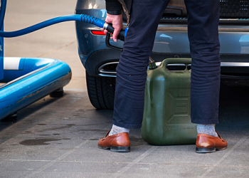 В МАДИ объяснили, чем опасна заправка более дешевым бензином