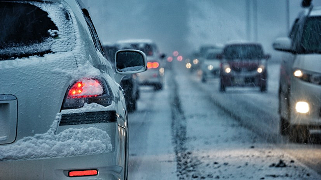 Как себя вести водителю в случае заноса машины