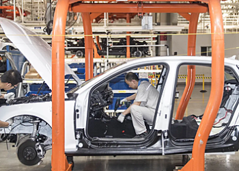 Автопроизводители в Китае столкнулись с дефицитом из-за решения властей