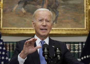 Байден оговорился, что General Motors перейдет на электрокары «к 3035 году»