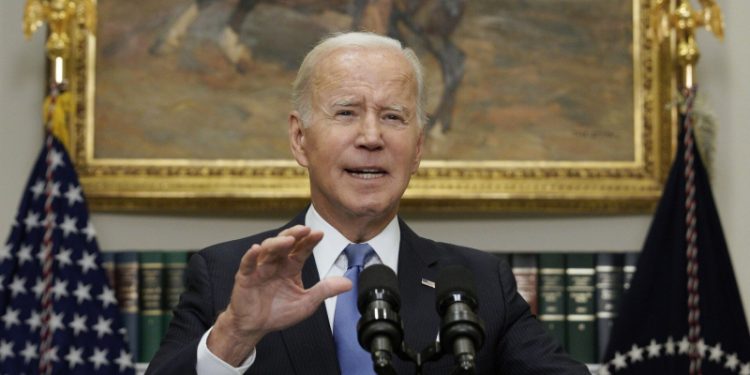 Байден оговорился, что General Motors перейдет на электрокары «к 3035 году»