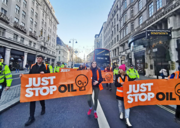 Британские экоактивисты начали протест против добычи нефти и газа