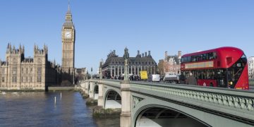 Британские госслужащие устроят месячную забастовку в декабре, пишут СМИ