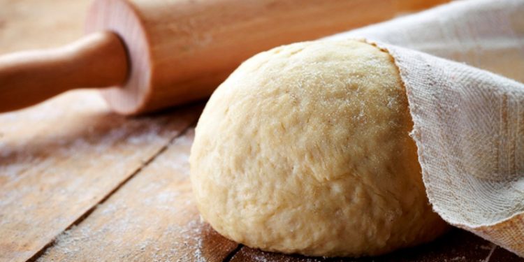 Что добавить в тесто, чтобы выпечка долго не черствела: совет от кулинаров