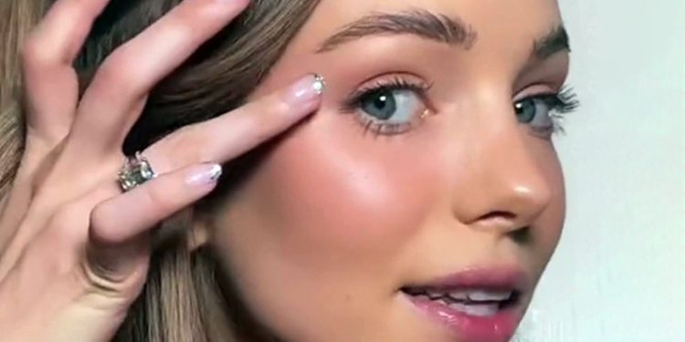 Что мешает женщине выглядеть моложе своего возраста: 2 частые ошибки