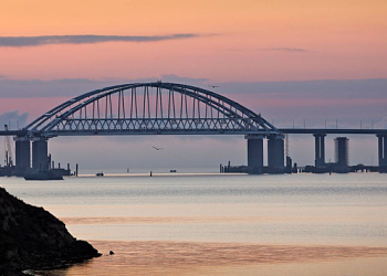 Движение по Крымскому мосту приостановят