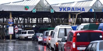 Депутат Рады заявил, что дизеля для генераторов у таможни хватит на день