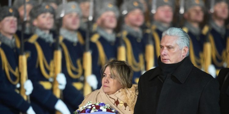 Эксперт прокомментировал визит лидера Кубы в Россию