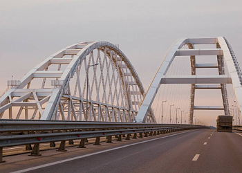 Минтранс предупредил о перерывах в движении машин по Крымскому мосту