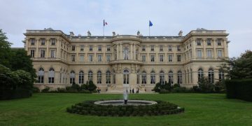 Франция начала работу по созданию спецтрибунала в отношении России