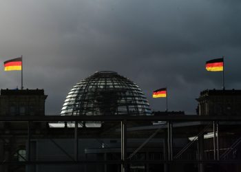 Германии грозит опасность деиндустриализации, заявил лидер СДПГ