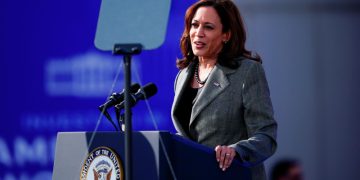 Харрис призвала Си Цзиньпина к коммуникации между США и КНР, пишут СМИ