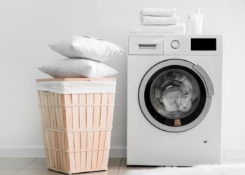 Как отбелить пожелтевшие подушки без стирки: эксперт раскрыл простые, но рабочие методы