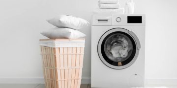 Как отбелить пожелтевшие подушки без стирки: эксперт раскрыл простые, но рабочие методы