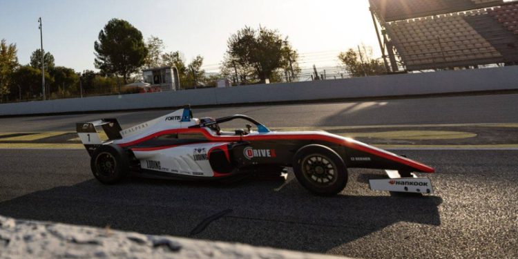 Кирилл Смаль двумя подиумами завершил сезон испанской Формулы-4