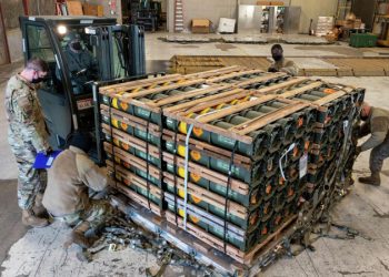 Кулеба призвал ускорить поставки оружия Украине