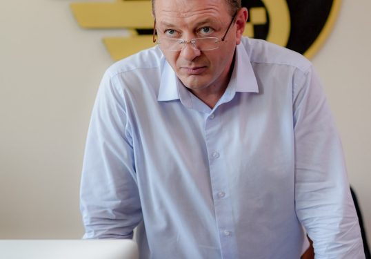 Марат Башаров об уходе из театра, уехавших коллегах-предателях и личном предсказании экстрасенсов