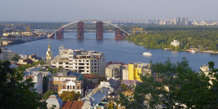 Мэрия Киева предупредила о возможных экстренных отключениях света 7 ноября