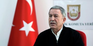 Министр обороны Турции созвал совещание после гибели двух военных