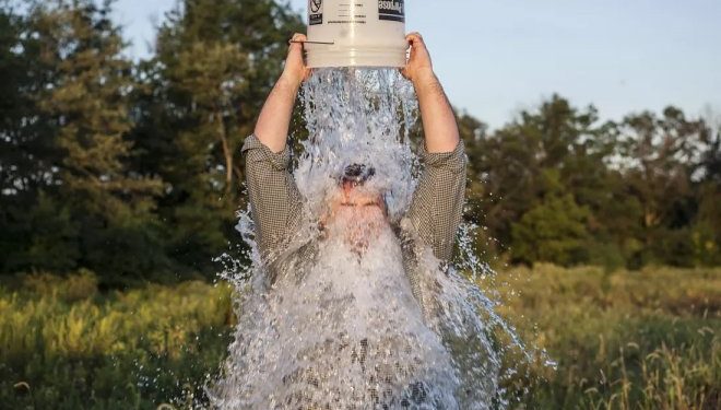 Минздрав США одобрил лекарство, которое появилось на свет благодаря «Ice Bucket Challenge»