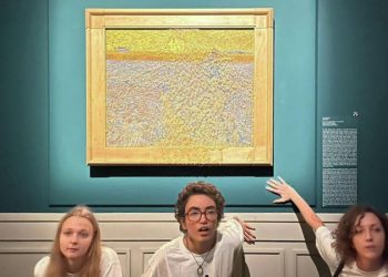 На экоактивистов, обливших картину Ван Гога супом, завели дело