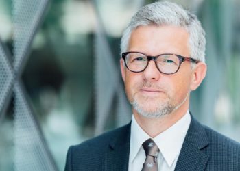 «Нацист с обложки»: в Сети возмутились поведением экс-посла Мельника