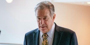 Напавший на мужа Пелоси нелегально находился в США