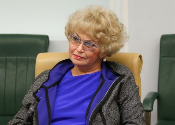 Нарусова подтвердила, что Собчак скоро вернется в Россию