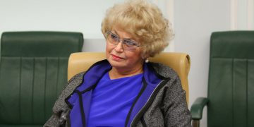 Нарусова подтвердила, что Собчак скоро вернется в Россию