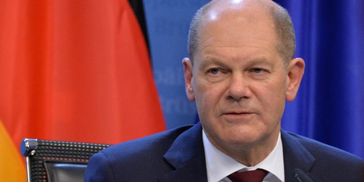 Немецкий депутат заявил, что Шольц испугался России и отказал Украине