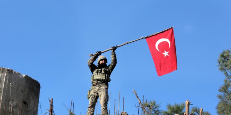 Операция ВС Турции была направлена против РПК и США, заявил историк