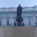 Памятник Екатерине II в Одессе оградили забором