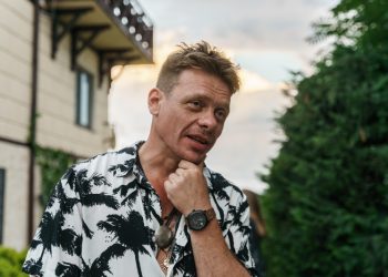 Павел Майков — о новом сезоне сериала «Девушки с Макаровым» и феминистских взглядах