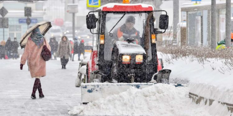Петербург начинает переход на новую систему уборки снега