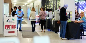 По прогнозам, демократа Чака Шумера переизбрали сенатором от Нью-Йорка