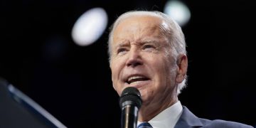 «Помощь Украине под угрозой». Легитимность Байдена поставили под сомнение