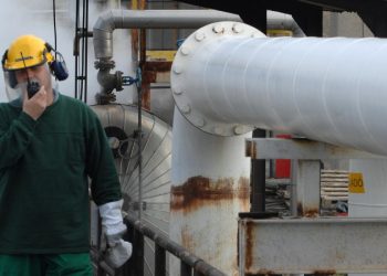 Поставки нефти из России в Словакию через Украину возобновились