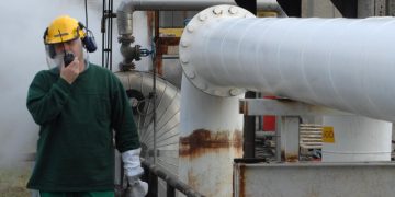 Поставки нефти из России в Словакию через Украину возобновились