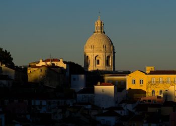 Правительство Португалии изучает вопрос об отмене режима «золотых виз»