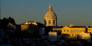 Правительство Португалии изучает вопрос об отмене режима «золотых виз»