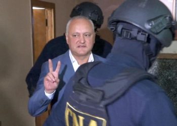 Прокуроры хотят вернуть Додона под домашний арест