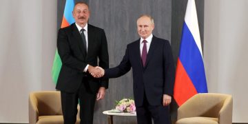 Путин провел телефонный разговор с Алиевым