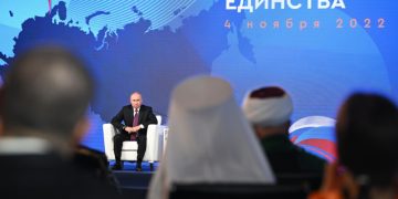 Путин: Украина прошла путь неприкрытого вмешательства Запада в ее дела