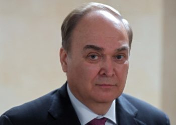 Россия видит угрозу распространения ценового потолка на газ, заявил Антонов