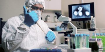 Россиян предупредили о возможной смене доминирующих вариантов COVID-19