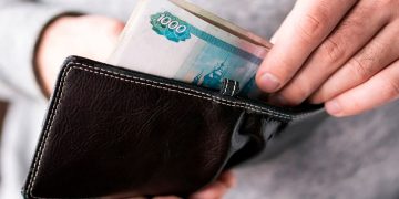 Россиянам рассказали, кому с 1 января повысят зарплаты