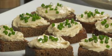 Селедочное масло по советскому рецепту: забытая закуска к блинам и бутербродам