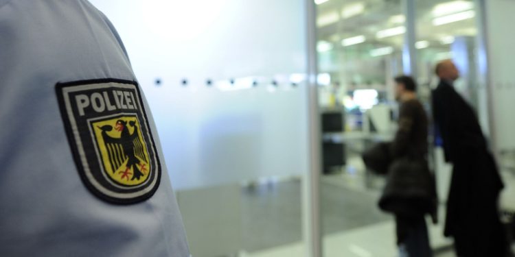 СМИ: полицию Берлина раскритиковали из-за пророссийских взглядов сотрудника